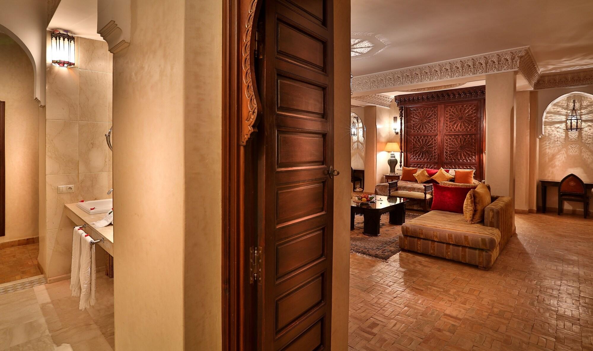 Riad Kniza Marakeş Dış mekan fotoğraf A suite at the hotel