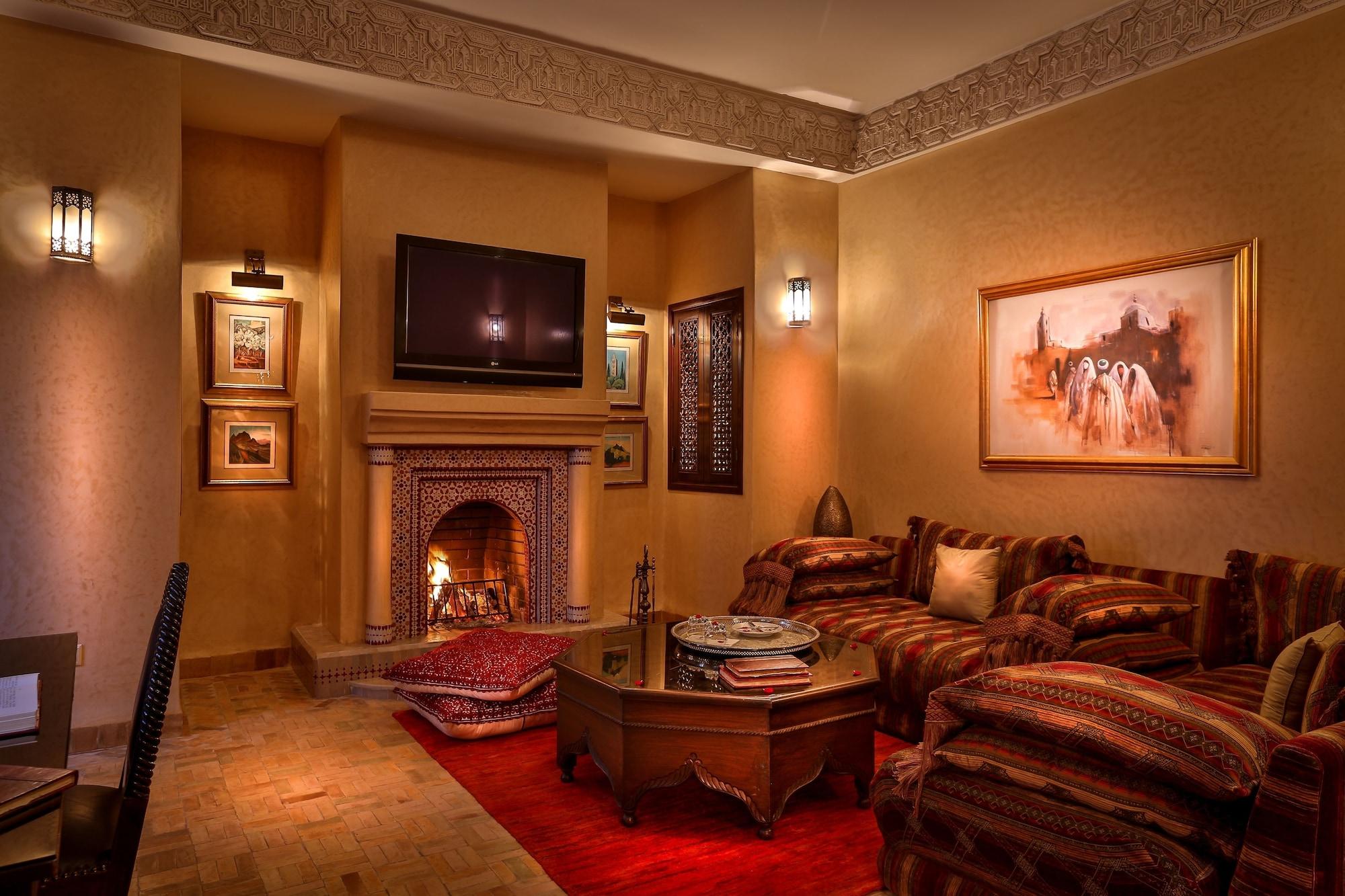 Riad Kniza Marakeş Dış mekan fotoğraf A living room in a Moroccan hotel