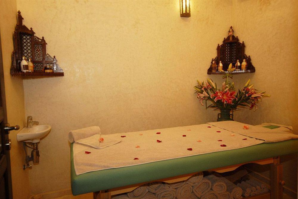 Riad Kniza Marakeş Dış mekan fotoğraf A massage table